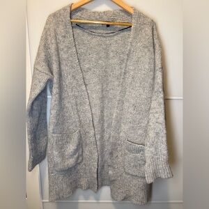 💸CLEARANCE 4/$15💸 Wool Gray Cardigan